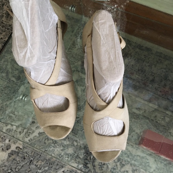 Nine West Cross Strap Wedges - Picture 3 of 5